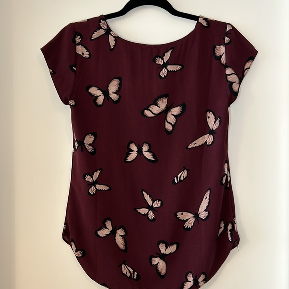 Dynamite Butterfly Blouse - Picture 2 of 2